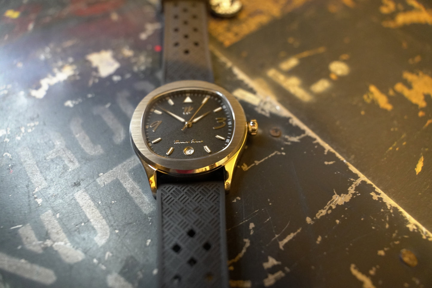 Gravel Black Date