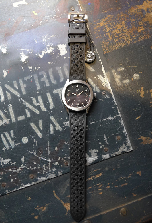 Gravel Black Date